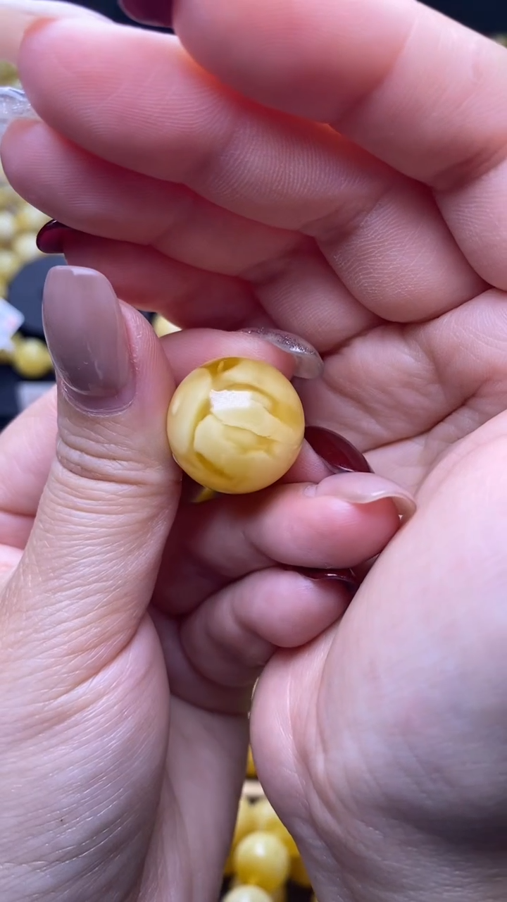 【闪购商品】琥珀裸石未镶嵌月.7