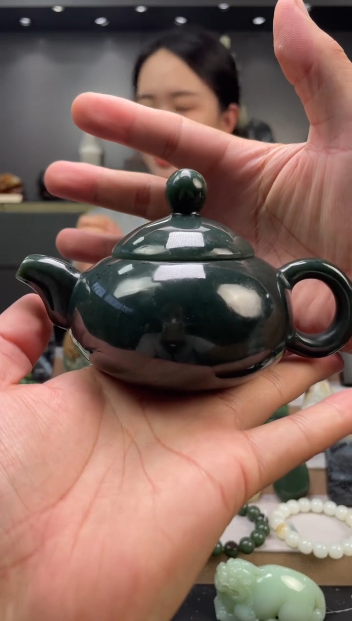 未镶嵌和田玉摆件茶壶