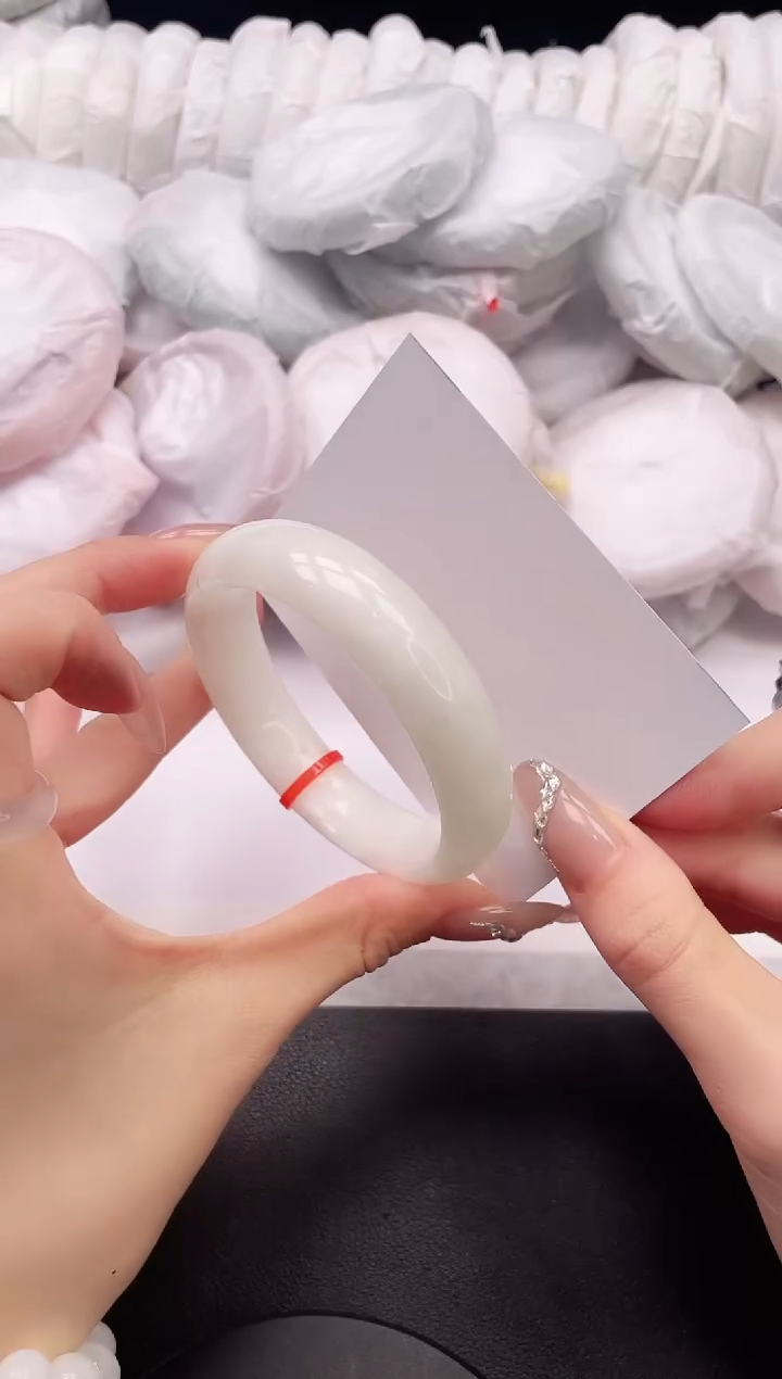 【闪购商品】和田玉手镯未镶嵌8K205-58