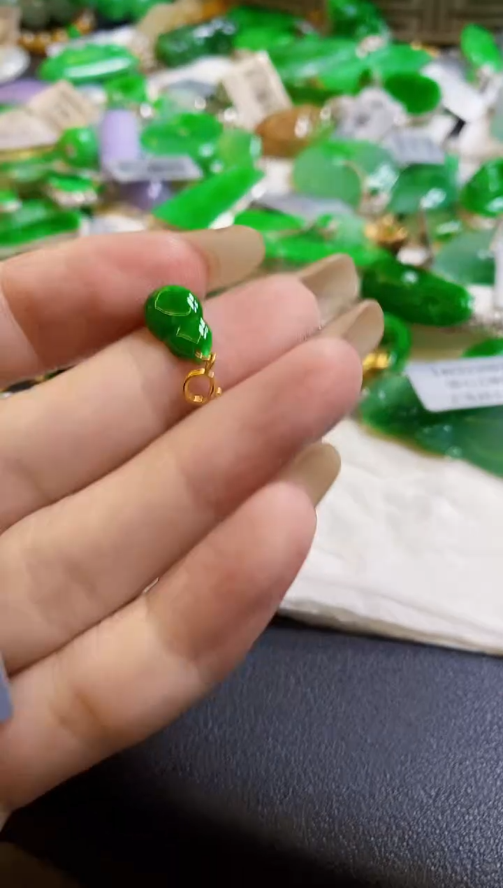 【闪购商品】定制翡翠18K金镶嵌吊坠