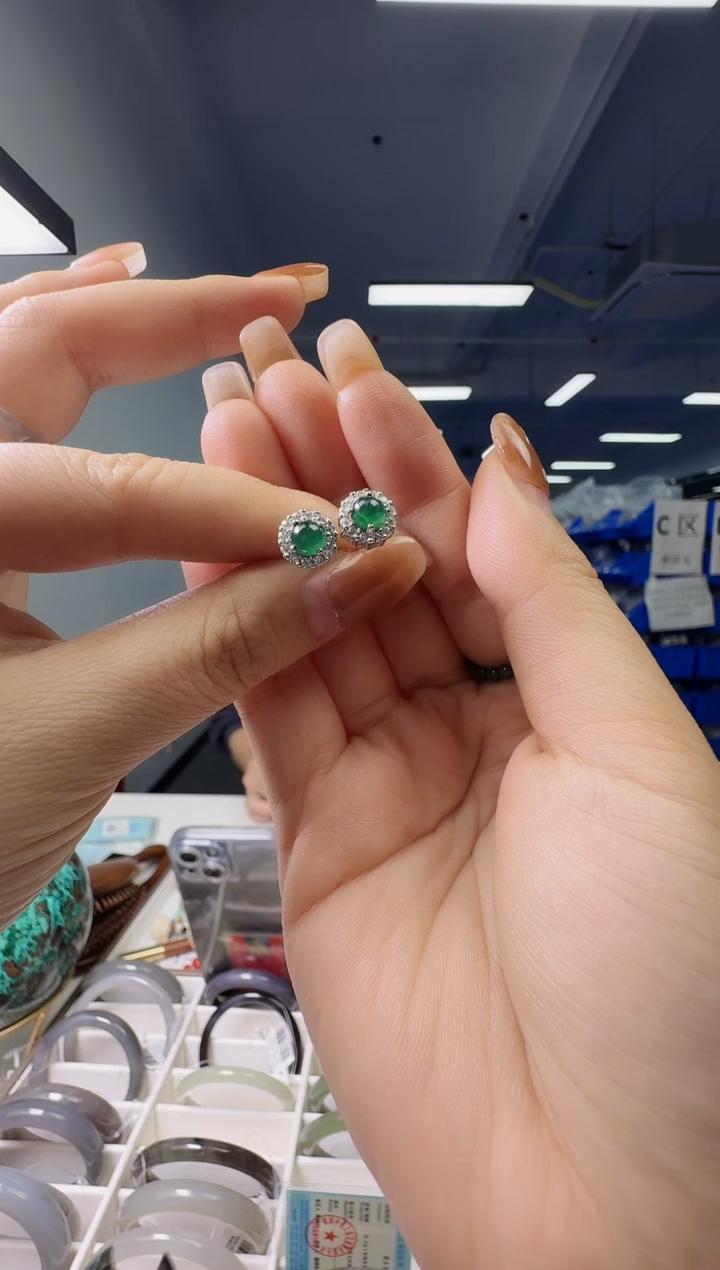 【闪购商品】翡翠耳钉银S925镶嵌翡翠绿蛋面耳钉
