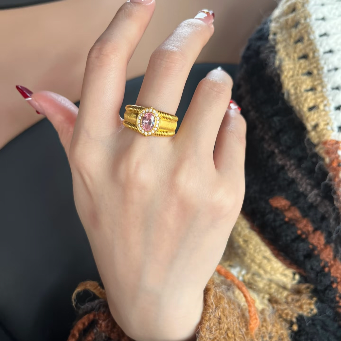 铜合金合成锆石戒指 国潮宽面拉丝戒指女复古食指轻奢精致指环