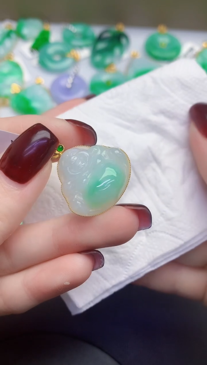 颈饰18K金镶嵌翡翠缅甸天然翡翠a货