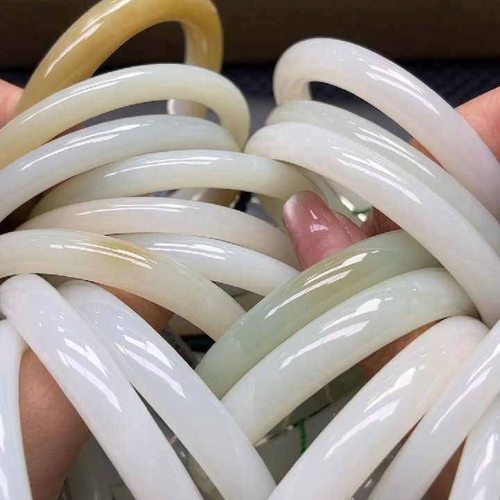 【老郑家】和田玉手镯一支 (多样性发1件)  