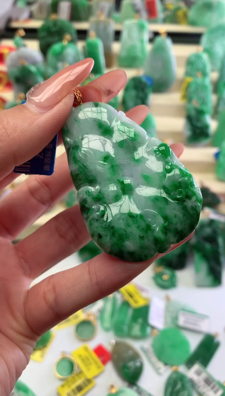 【闪购商品】翡翠吊坠(不含链)18K金镶嵌挂件