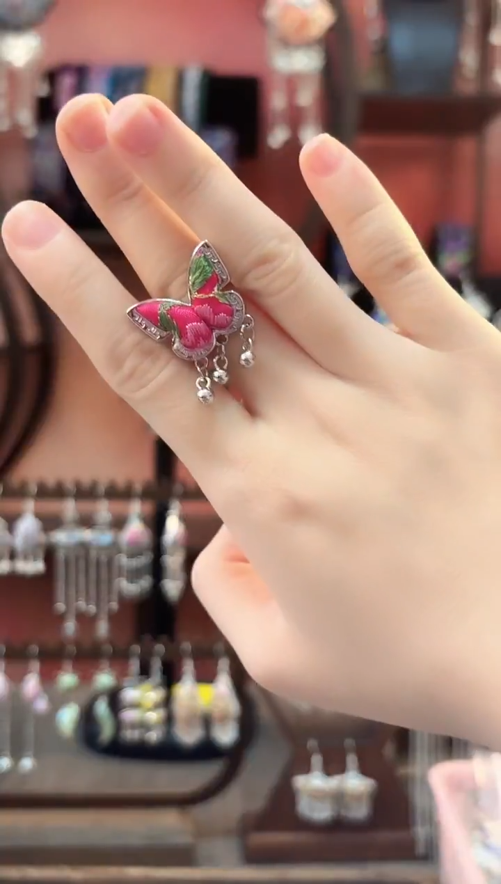 织绣云织谣老绣饰品  90