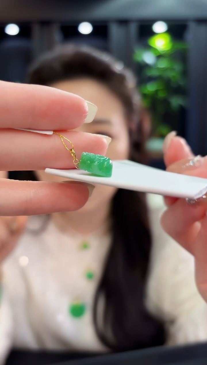 吊坠(不含链)18K金镶嵌翡翠缅料A货/多样性发货/一件