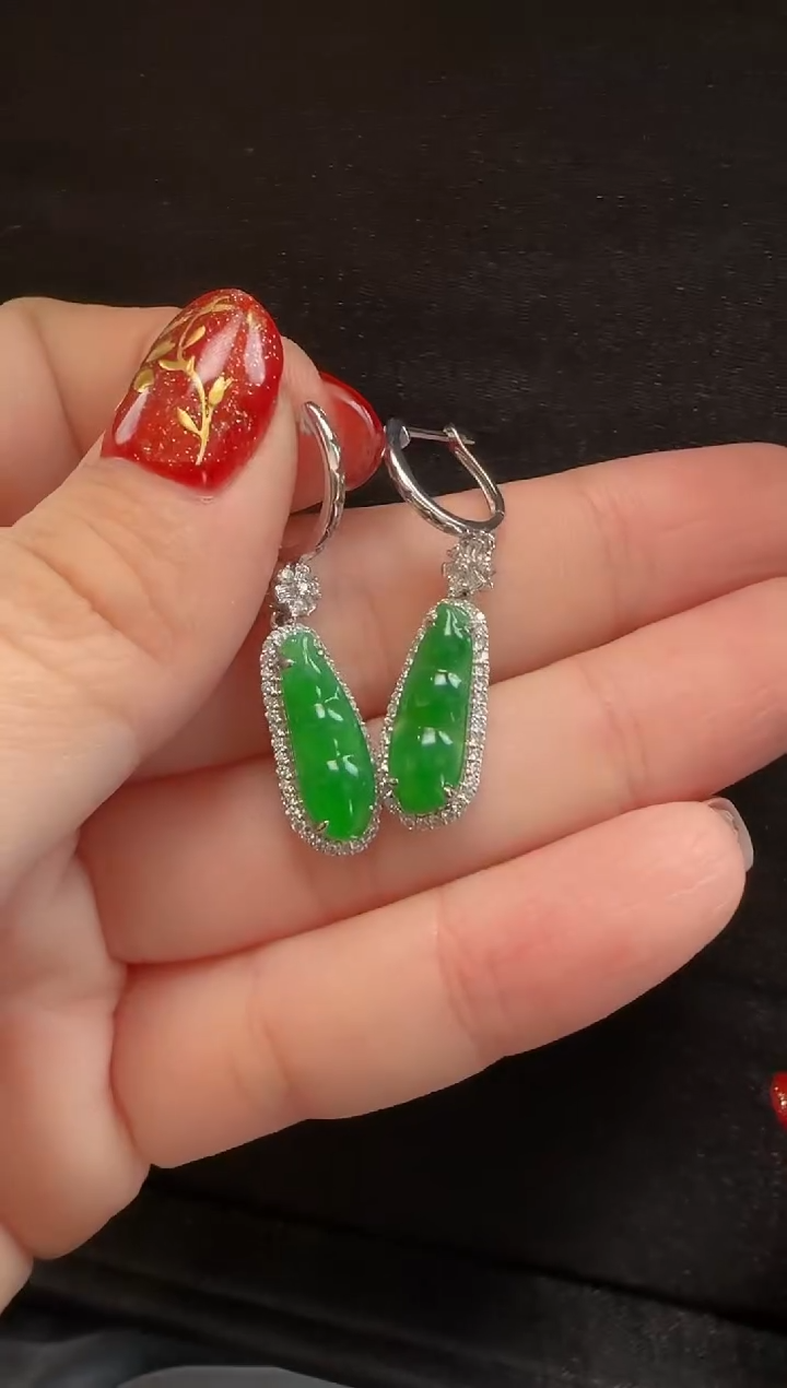 【闪购商品】翡翠耳环18K金镶嵌055豆子一对