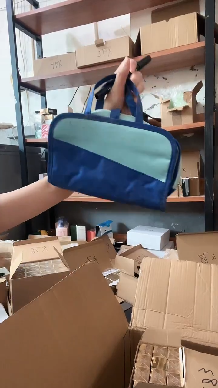 蚕丝K83浮雕恒久粉底化妆包包容量超级大