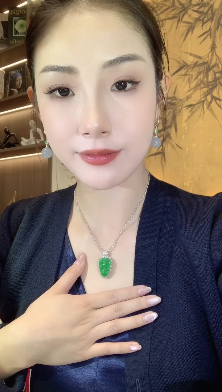 【闪购商品】翡翠吊坠(不含链)18K金镶嵌C49