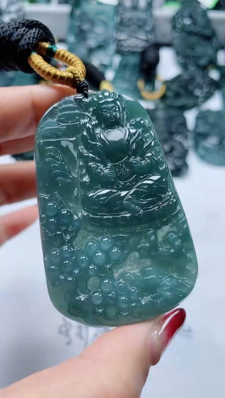 【闪购商品】翡翠颈饰未镶嵌           