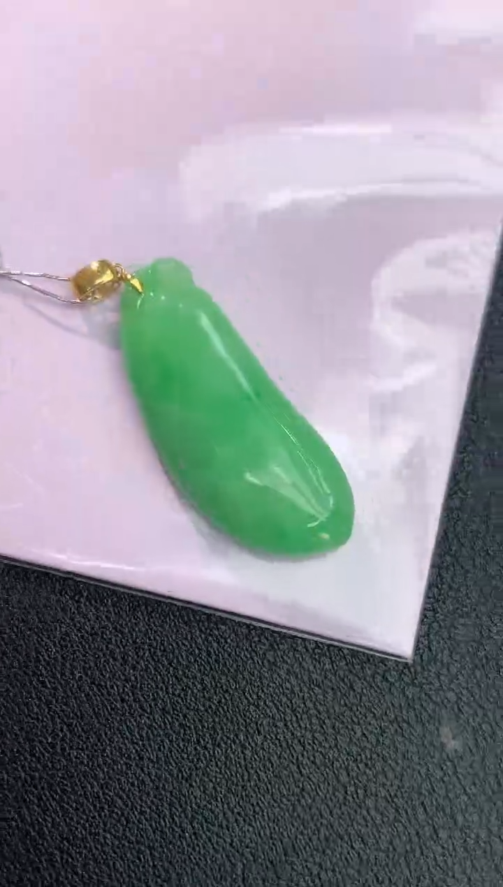 颈饰18K金镶嵌翡翠赠礼盒 丁丁