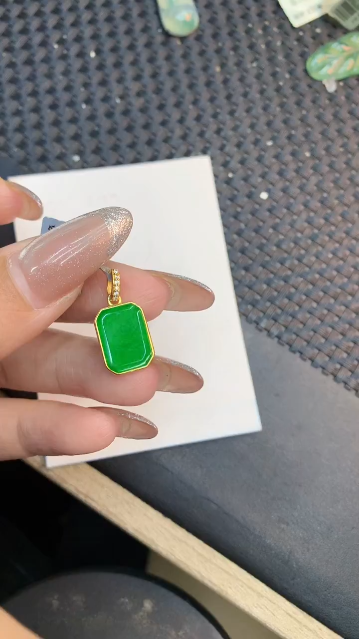 颈饰未镶嵌翡翠1