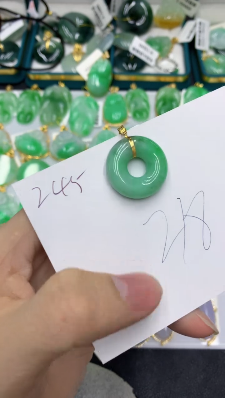 【闪购商品】翡翠颈饰18K金镶嵌号链接