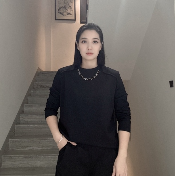 5523#长袖欧货链子垫肩显瘦气质T 衣长65