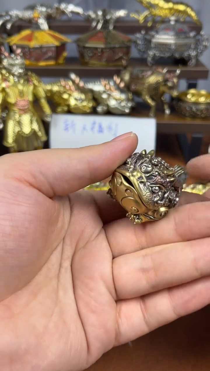 样式袁三足金蟾吊坠三铜合一手把件