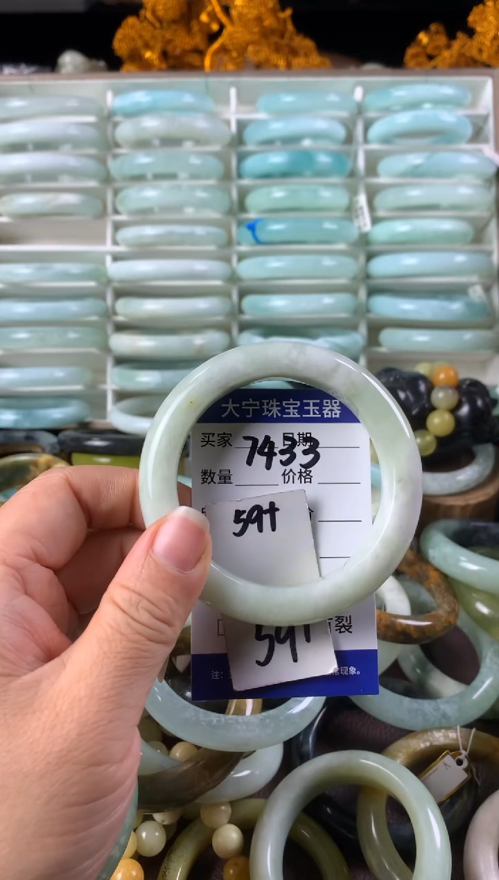 【闪购商品】蛇纹石玉手镯未镶嵌7433