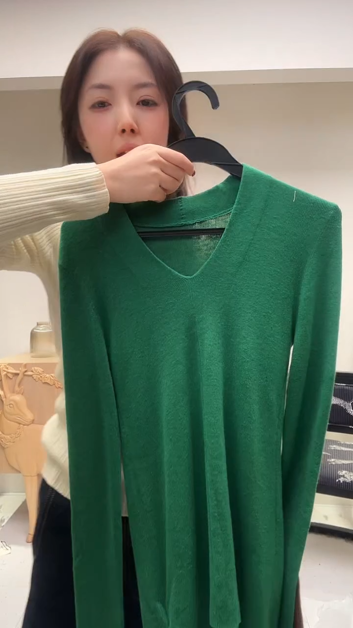 绿色V领基础·打底