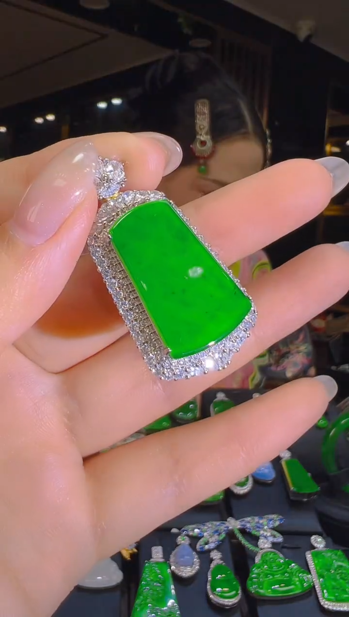 吊坠(赠链)未镶嵌翡翠022(多样性发货发其一)