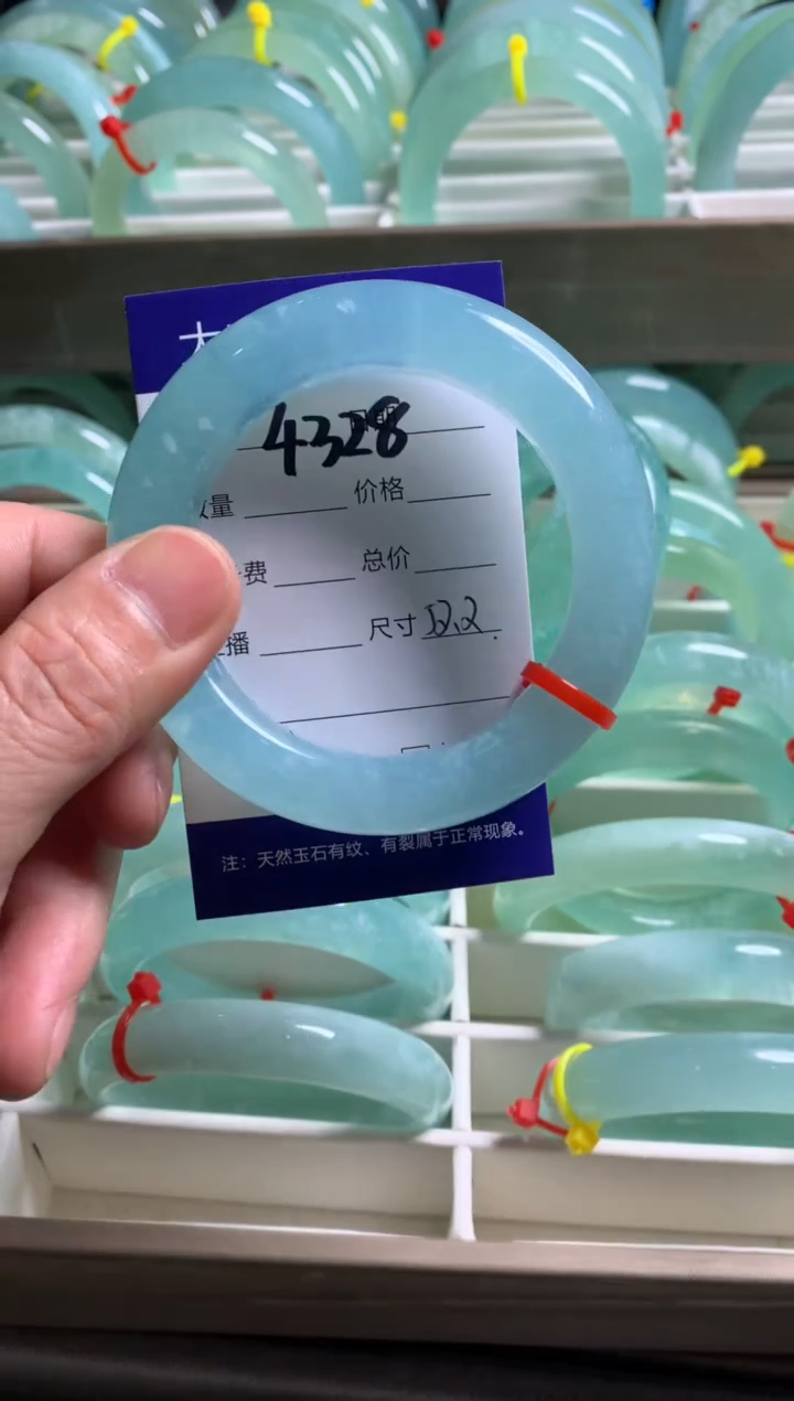 【闪购商品】蛇纹石玉手镯未镶嵌4328