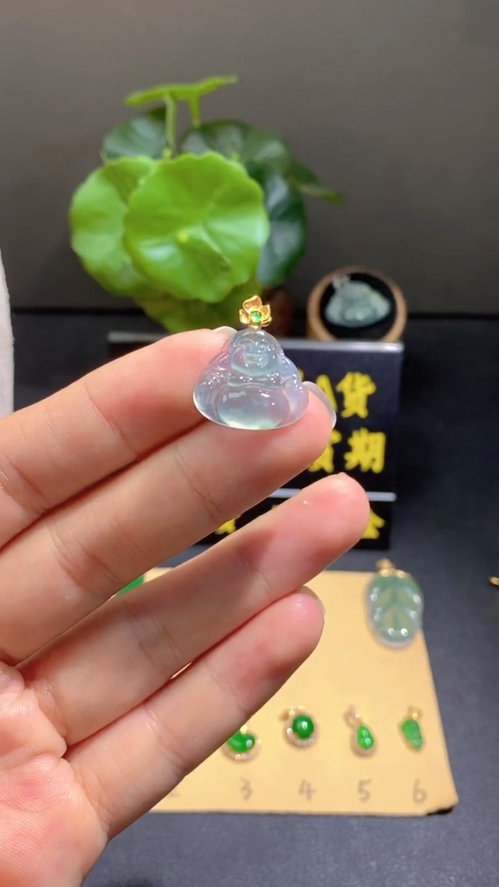 颈饰18K金镶嵌翡翠翡翠A货