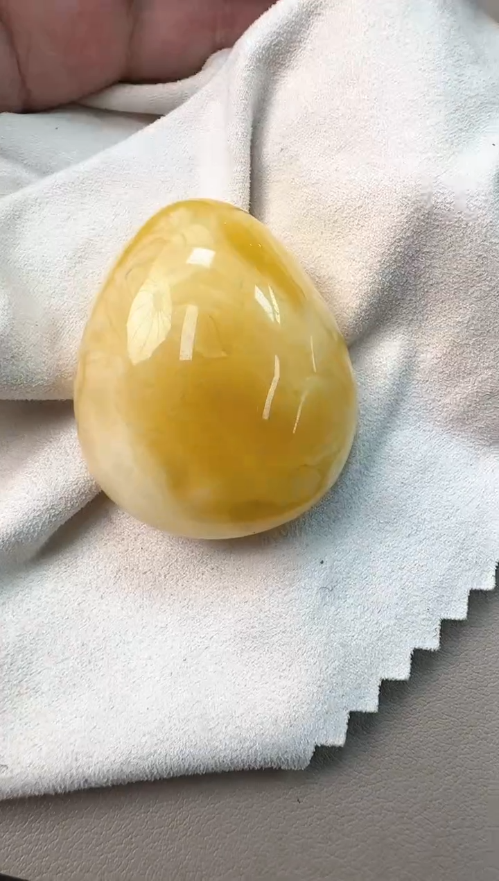 蜜蜡吊坠(赠链)未镶嵌蜜蜡水滴（绑绳）