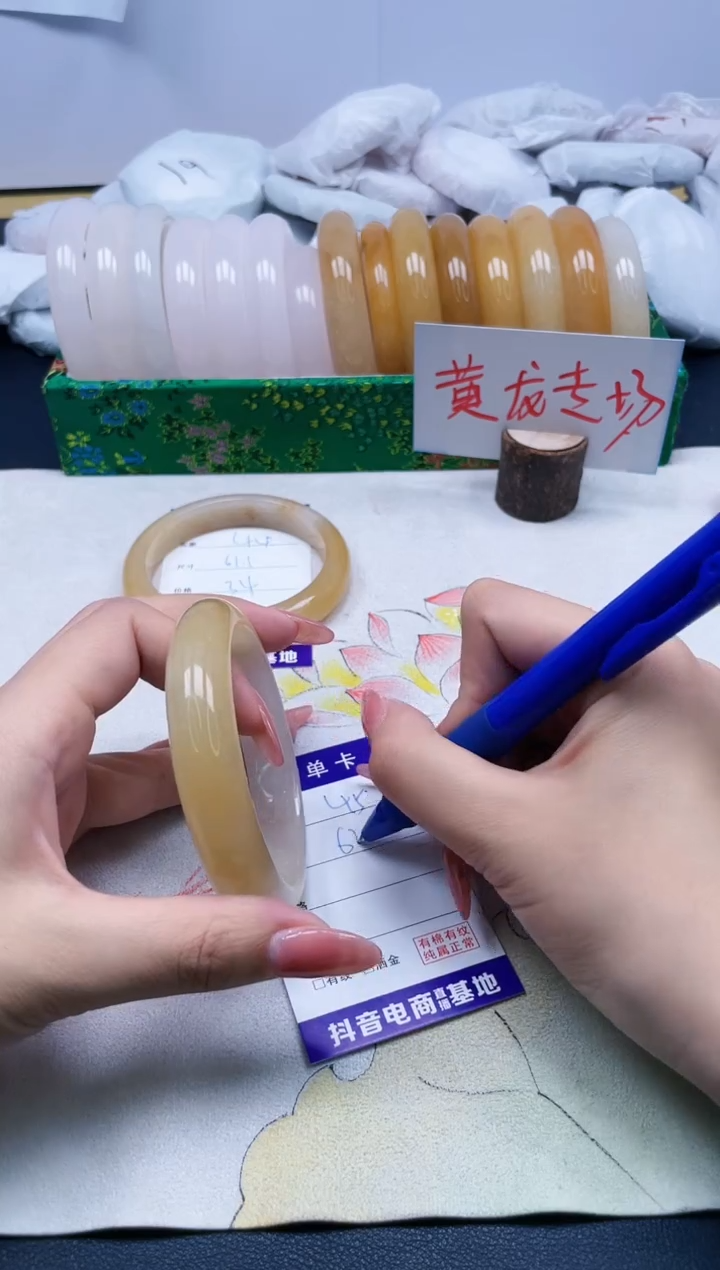 【闪购商品】石英质玉手镯未镶嵌45./63.2