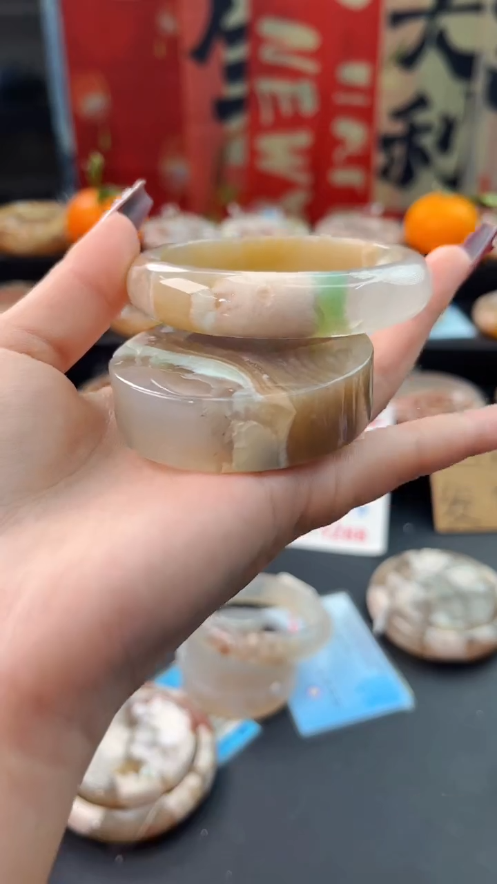 【闪购商品】石英质玉手镯未镶嵌赠送镯心（57圈口)