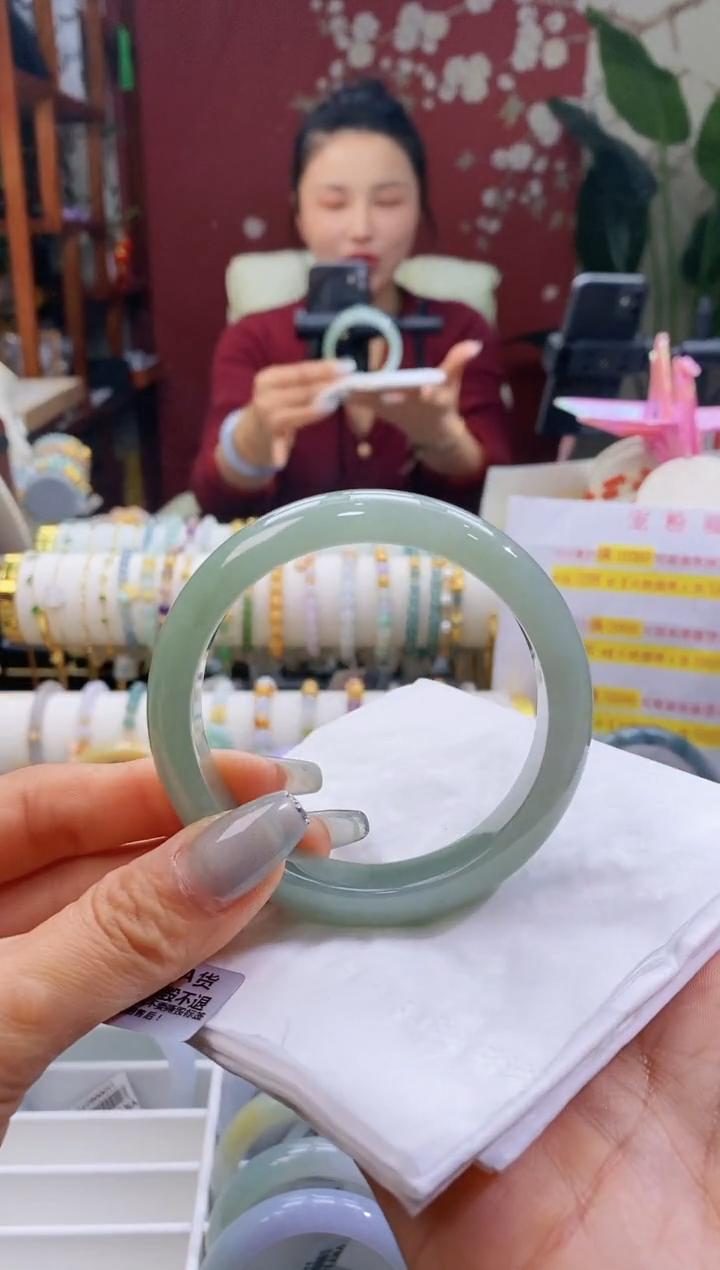 【闪购商品】翡翠手镯未镶嵌157天青色5758