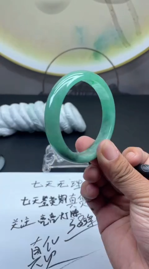 下单就是图片的手镯，放心冲！A56