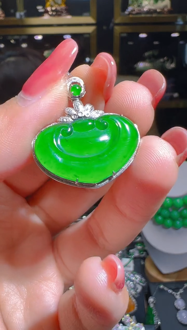 【闪购商品】翡翠吊坠(赠链)18K金镶嵌053