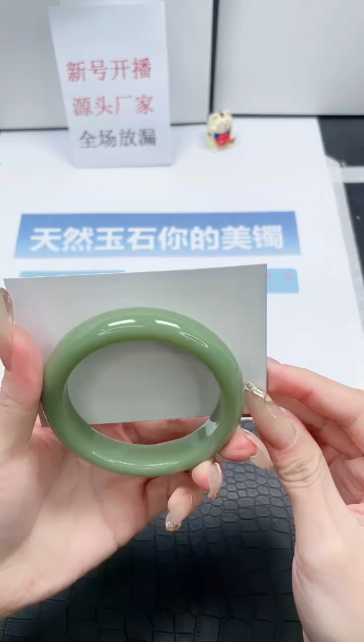 【闪购商品】石英质玉手镯未镶嵌T285-58.1