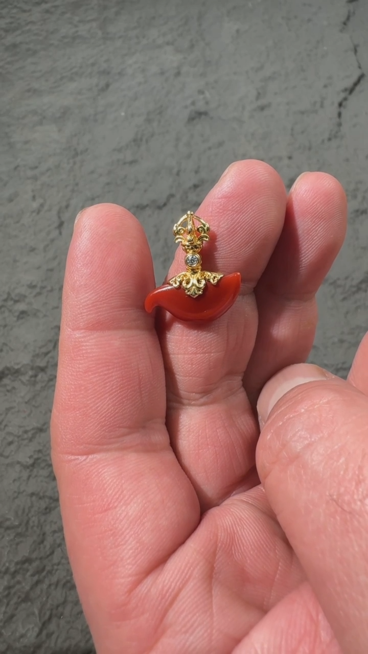 【闪购商品】南红玛瑙雕刻18K金镶嵌柿子红雕刻越斧