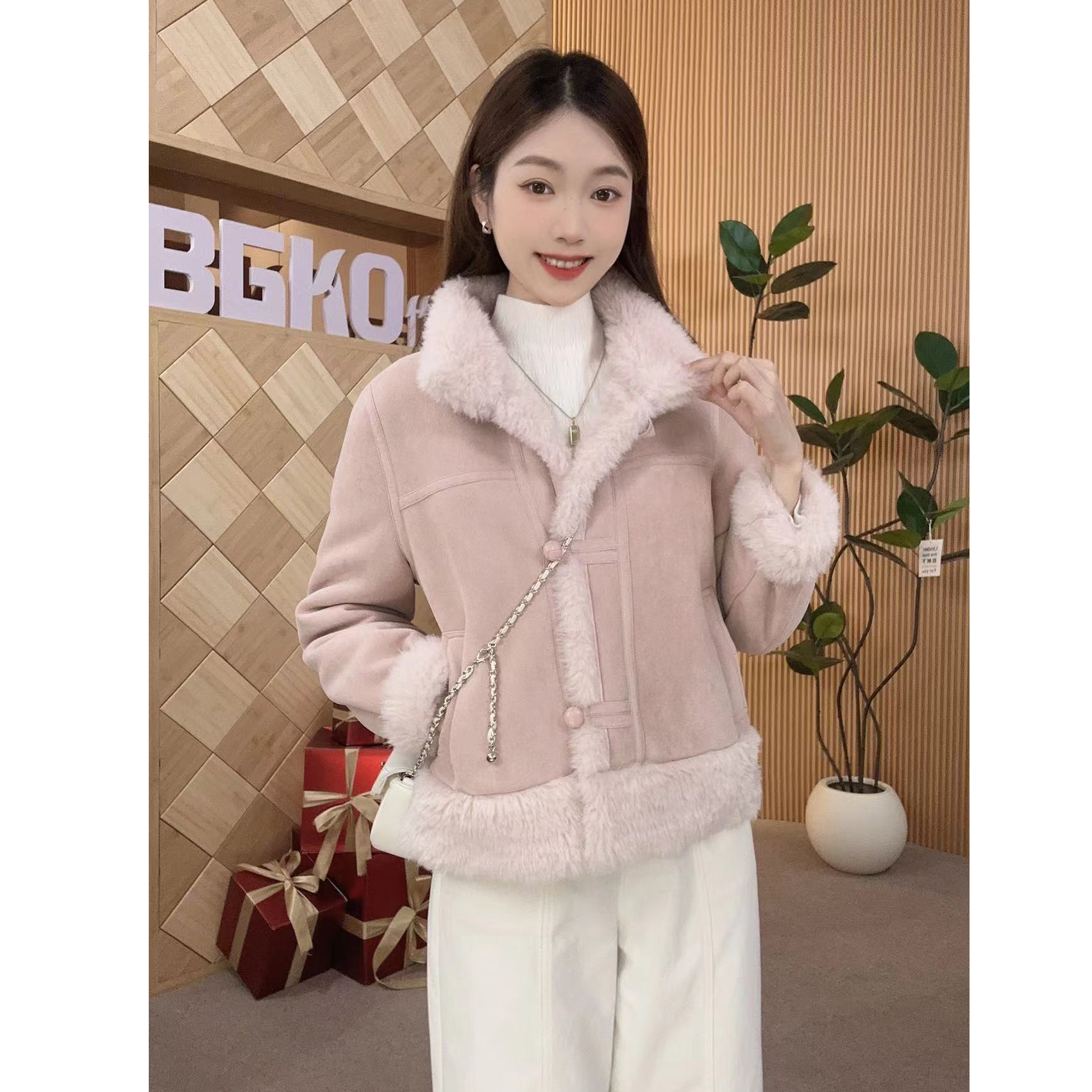 碧高小个子女装  2025冬季新款流心蜜桃仿麂皮绒翻领短外套