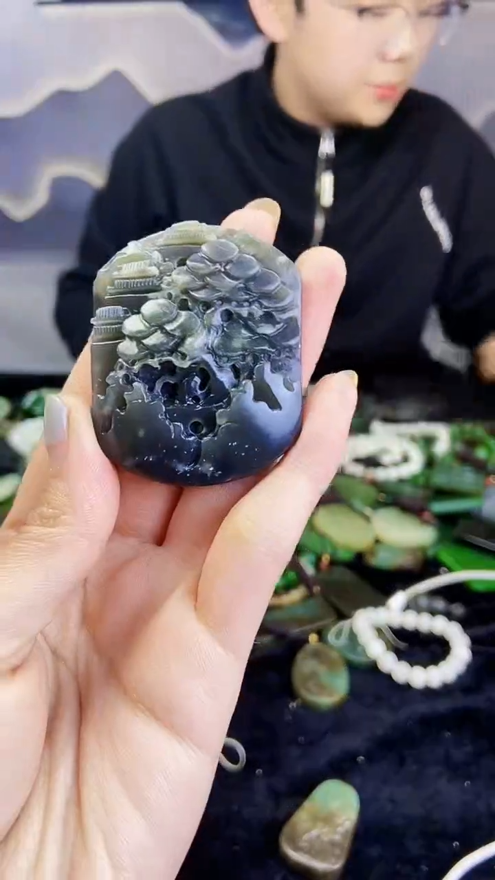 颈饰未镶嵌和田玉1