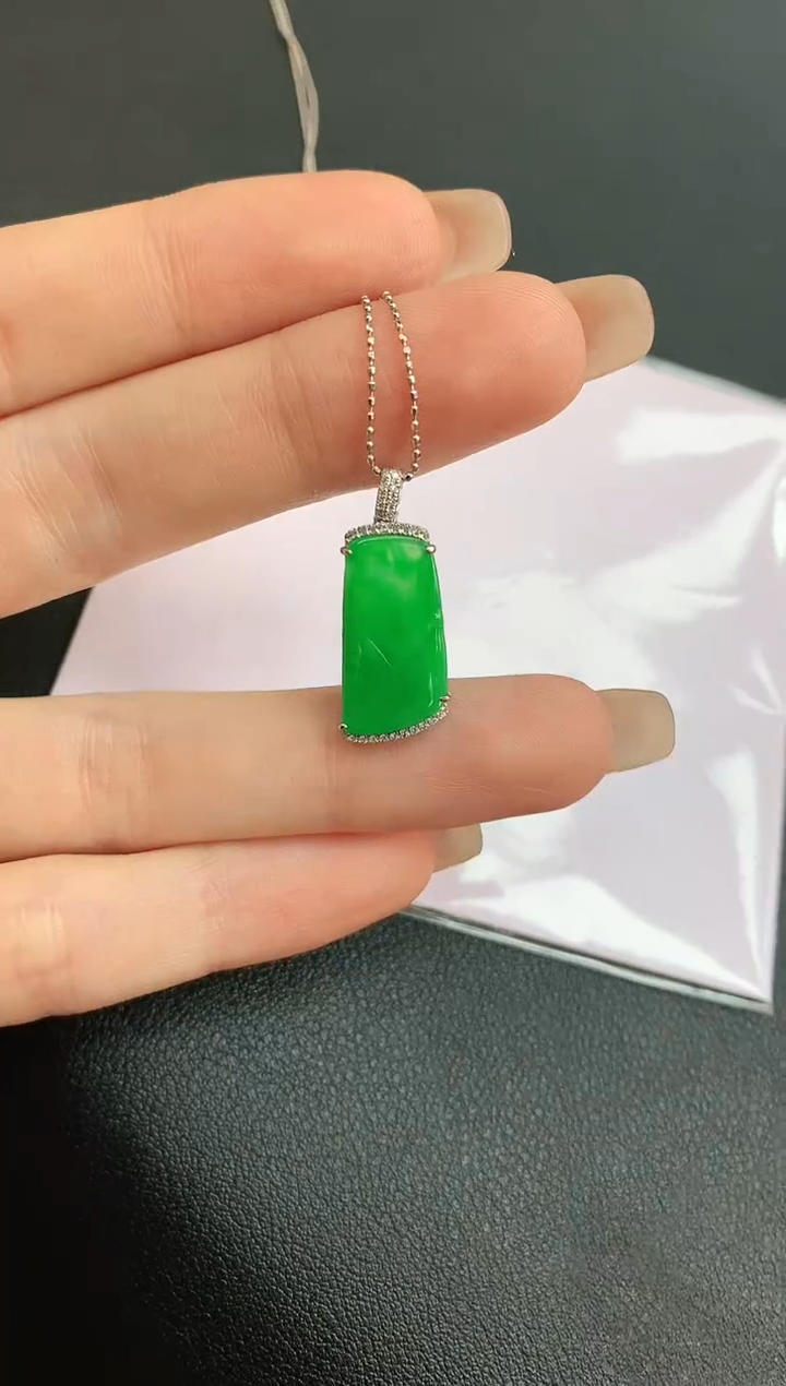 【闪购商品】翡翠颈饰18K金镶嵌赠礼盒证书 珍珍