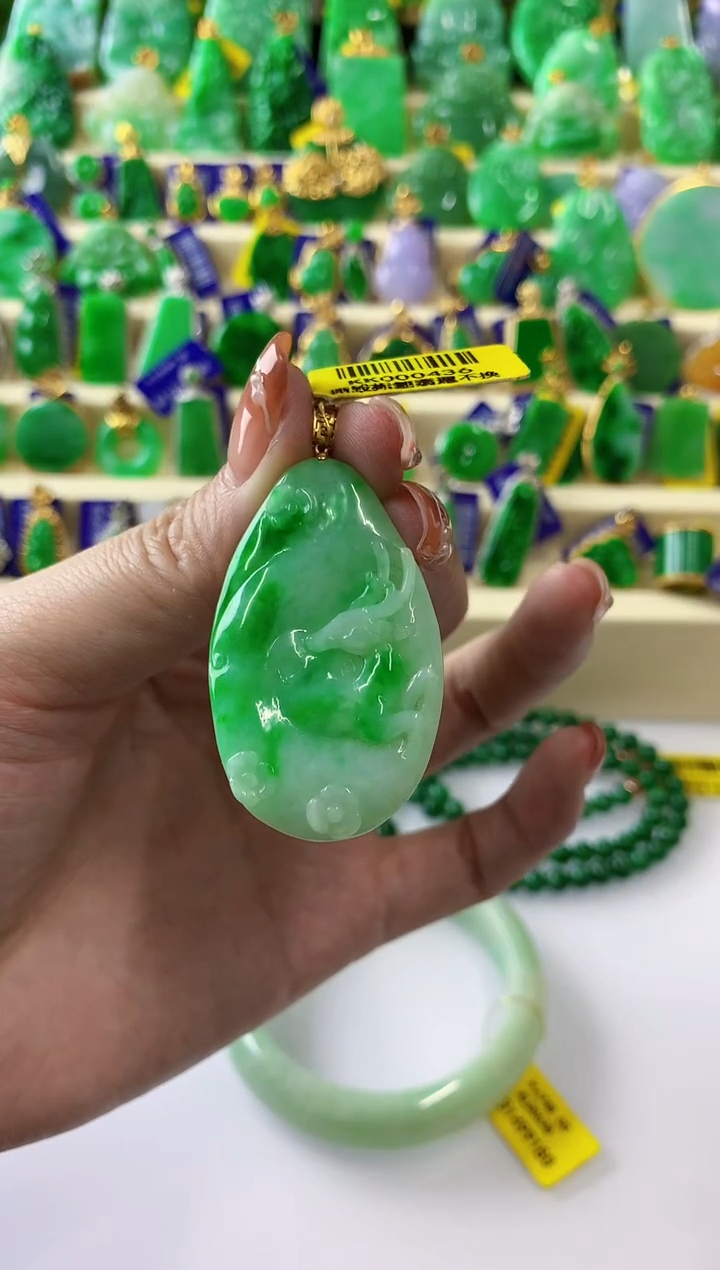 翡翠18K金镶嵌吊坠(不含链)缅甸翡翠挂件