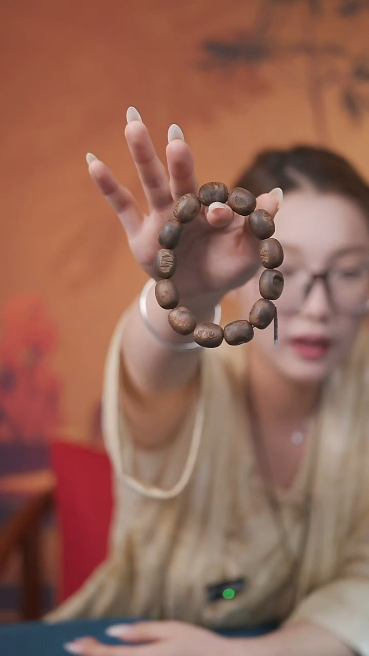 沉香沉香碎屑海南奇楠留疤单圈手C+沉香碎屑