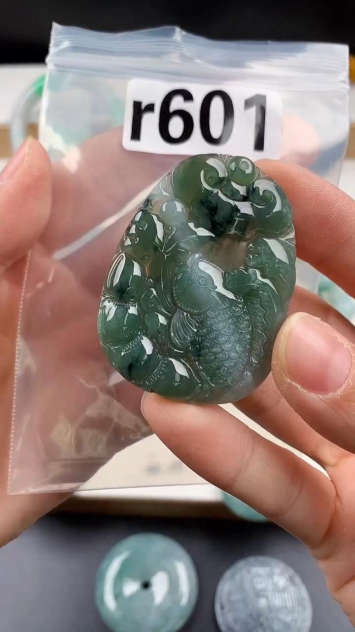 颈饰未镶嵌翡翠天然翡翠吊坠挂件