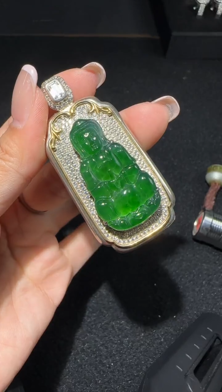 【闪购商品】翡翠吊坠(赠链)银S925镶嵌多样性发货拍一发一