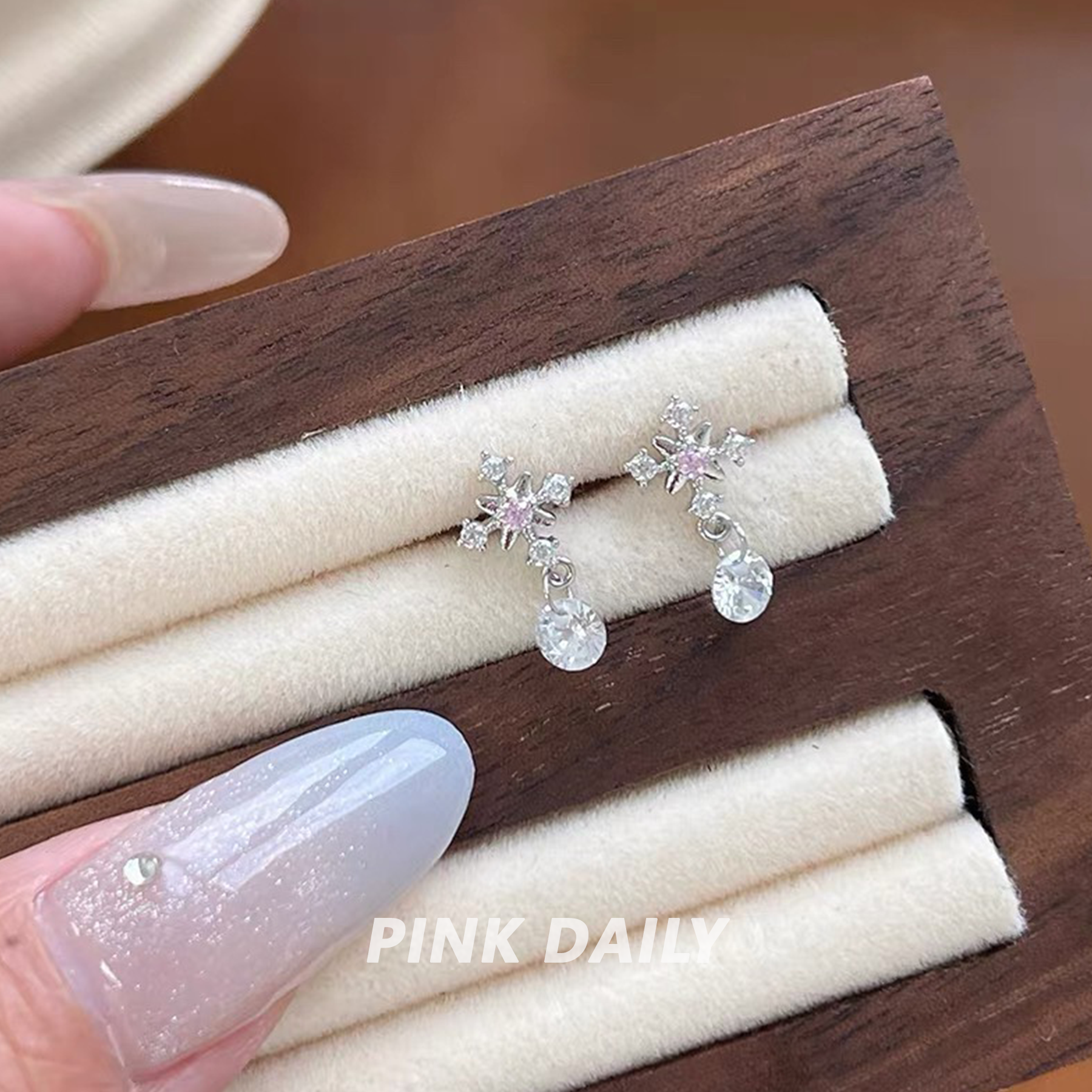 钛钢锆石耳饰 Pink Daily超闪粉色锆石雪花吊坠耳骨钉精致百搭