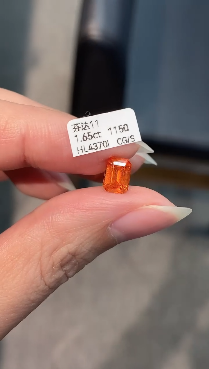 未镶嵌裸石石榴石（芬达石）1.65CT HL4370I CG/S