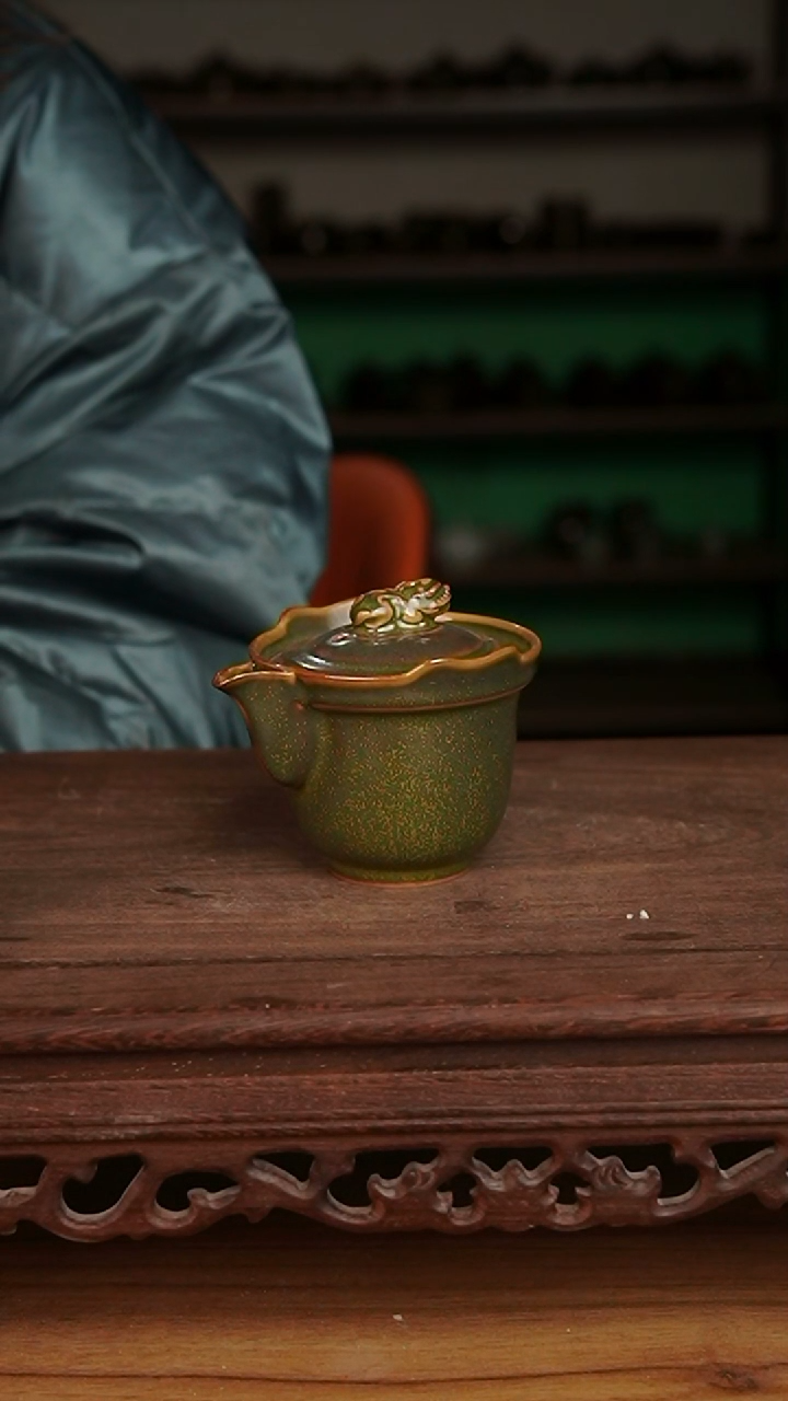 杯茶叶末貔貅手抓壶