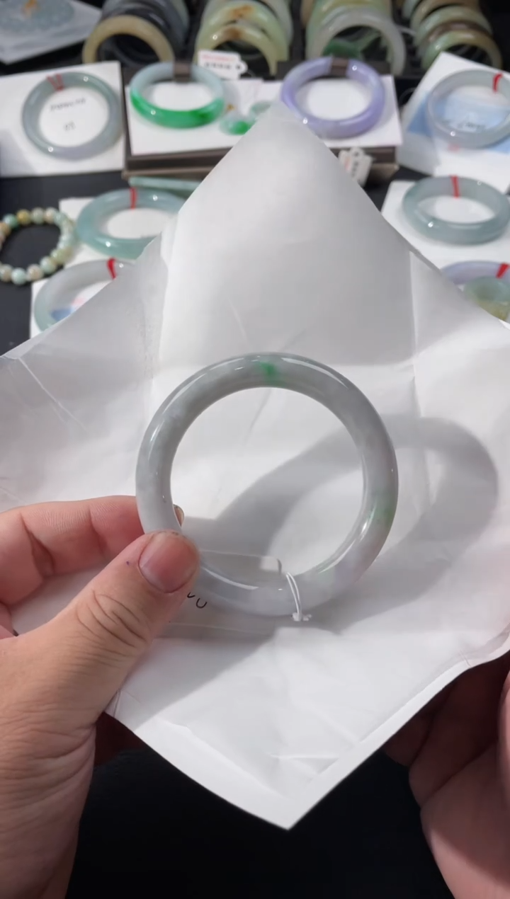 【闪购商品】翡翠手镯未镶嵌有纹裂 56