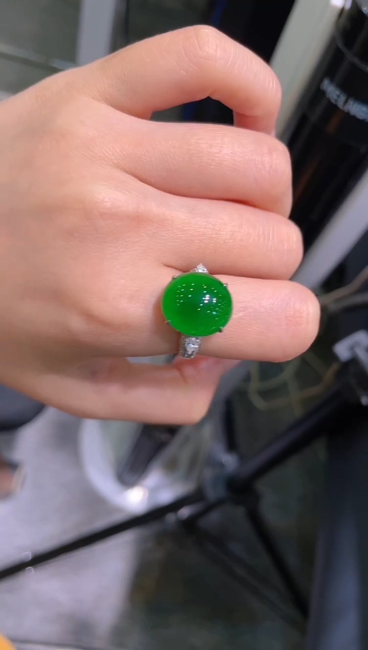 【闪购商品】翡翠吊坠(不含链)18K金镶嵌A41