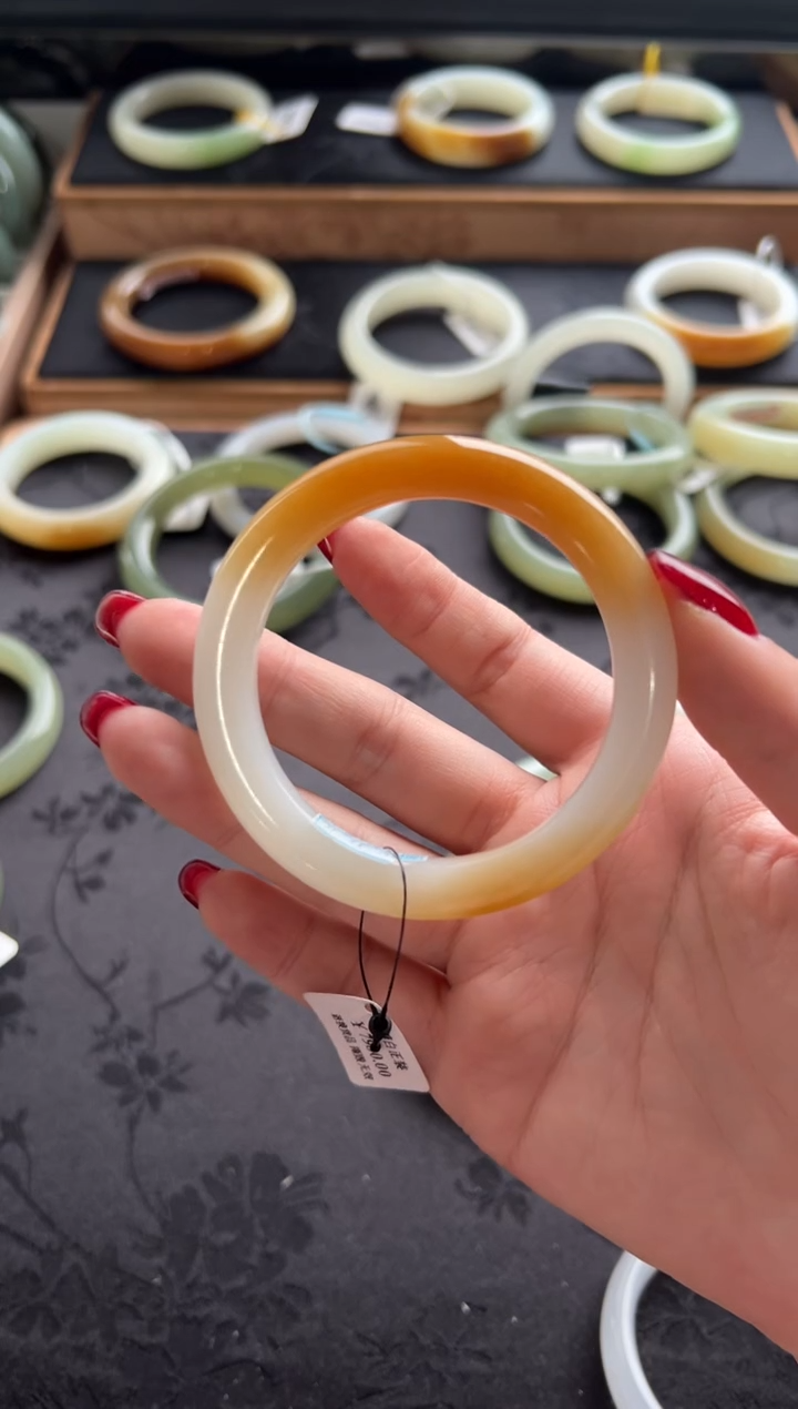 【闪购商品】和田玉手镯未镶嵌糖白 53+