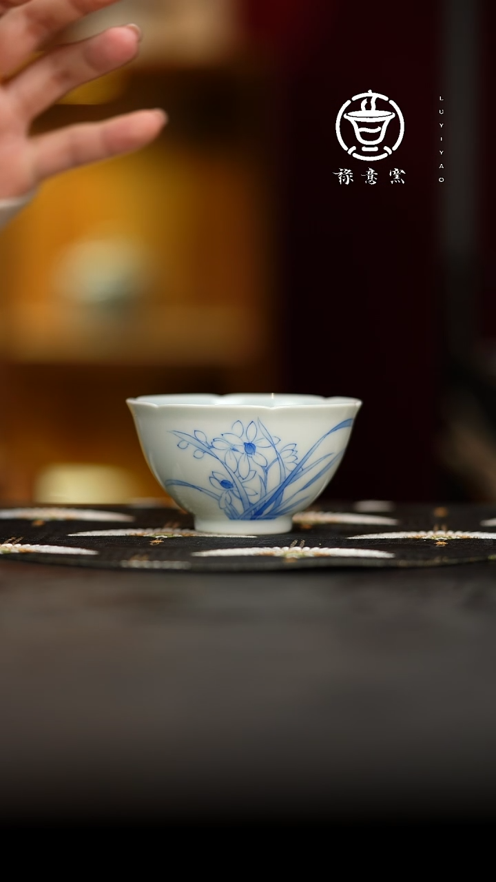 【闪购商品】禄意窑兰花葵口杯