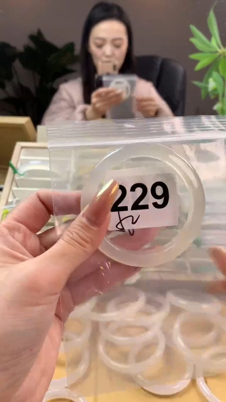 【闪购商品】玛瑙/玉髓手镯未镶嵌229