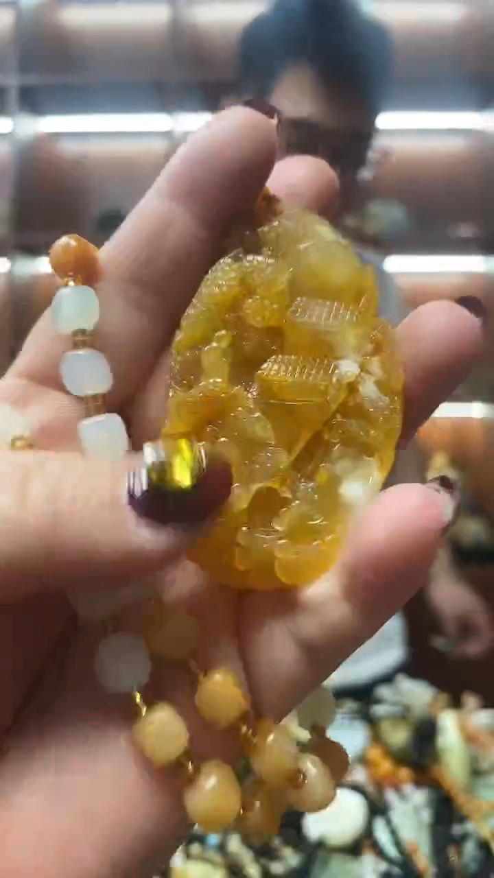 未镶嵌蛇纹石玉吊坠     