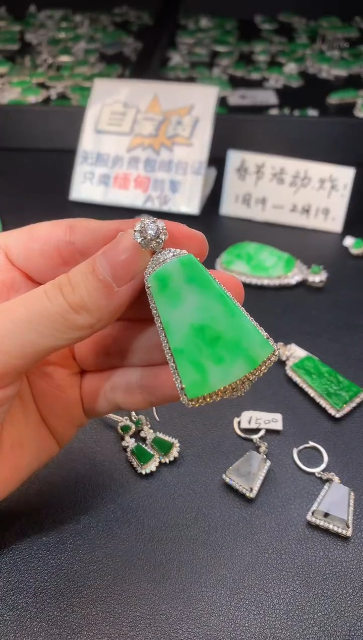 【闪购商品】翡翠颈饰银S925镶嵌翡翠